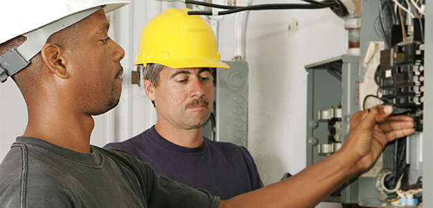 electricians in training